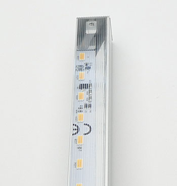 LED Leuchte Asta von Bruck für das Schienensystem Duolare. Hier die Version als Wallwasher asymmetrisch abstrahlend